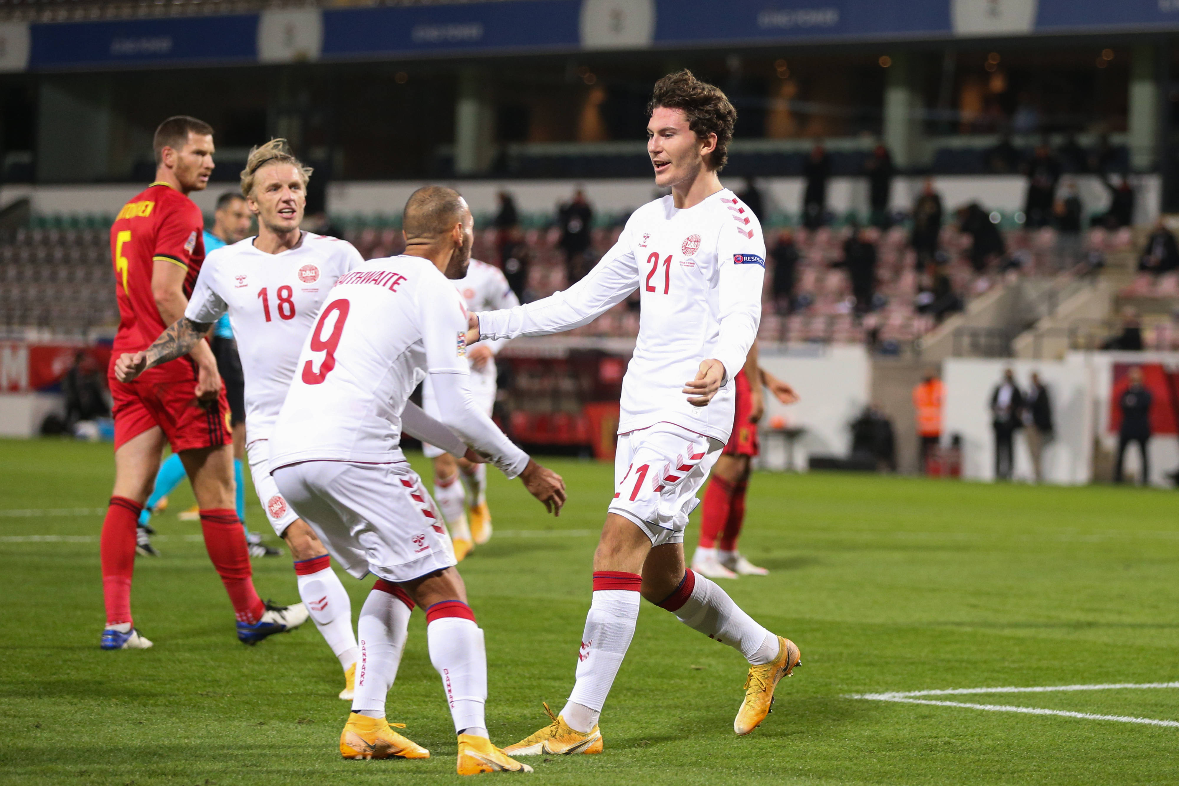 在討論內馬 在討論內馬